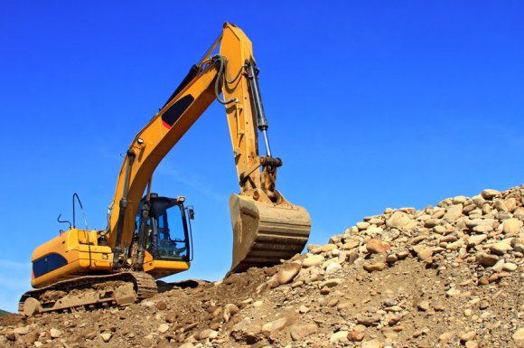 Travaux de terrassement pour construction d'immeuble à Broons