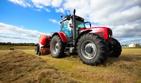 Travaux agricoles de semis de céréales et récoltes à Trélivan